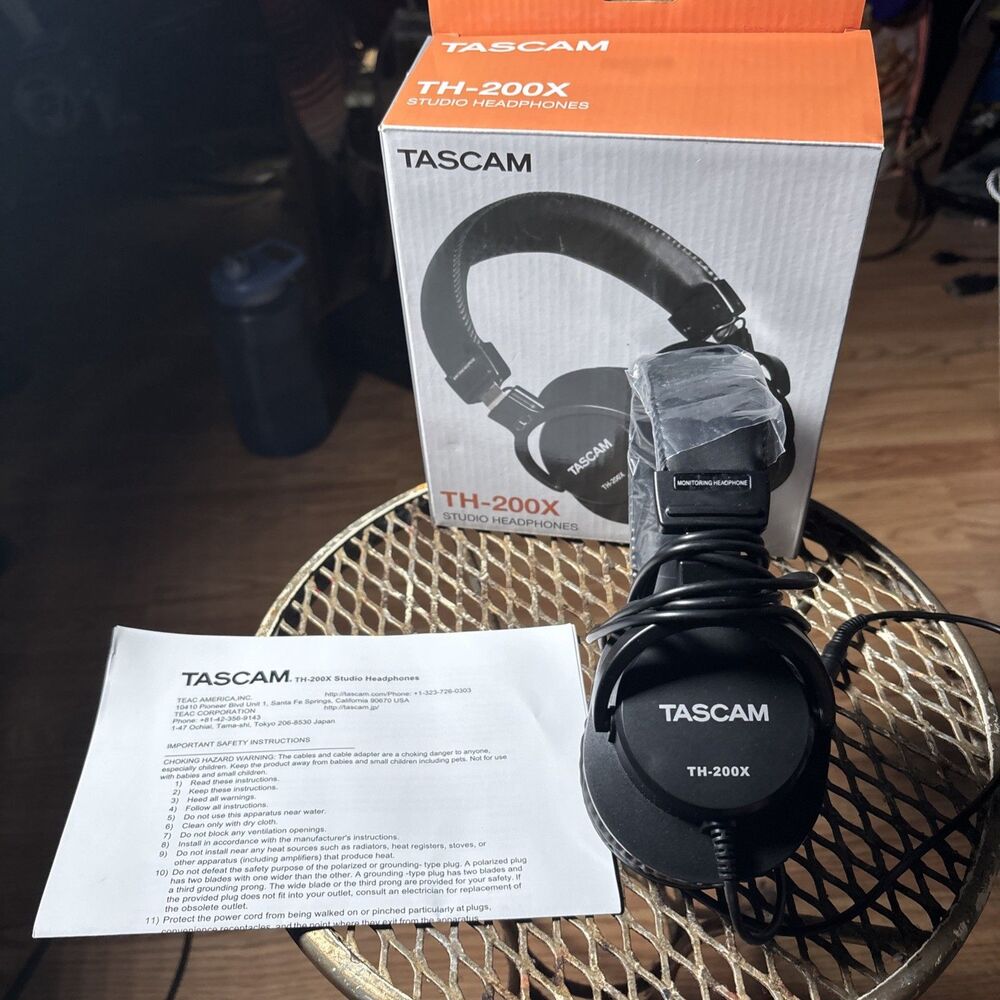 TASCAM TH-200X Studio Monitoring Headphones Lightweight Closed Back Stainless